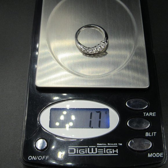 Size 6.5 10K White Gold Clear Topaz Journey Ring - Picture 6 of 6